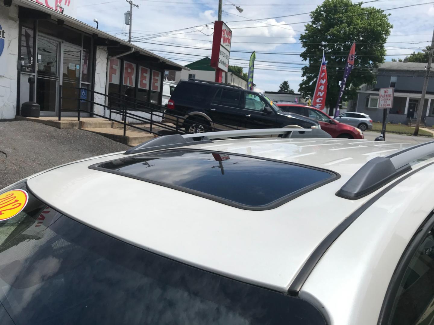 2012 White /Gray GMC Acadia SLE (1GKKVPED0CJ) with an 3.6 V6 engine, Automatic transmission, located at 577 Chester Pike, Prospect Park, PA, 19076, (610) 237-1015, 39.886154, -75.302338 - Photo#9